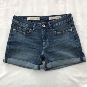 Pilcro Slim Boyfriend Shorts Dark Wash Size 26